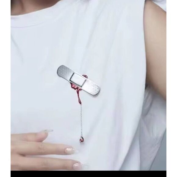 NWOT Band Aid Blood brooch pin - Picture 5 of 6